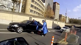 阳康司机胸口闷被困隧道 交警紧急寻人一路护送