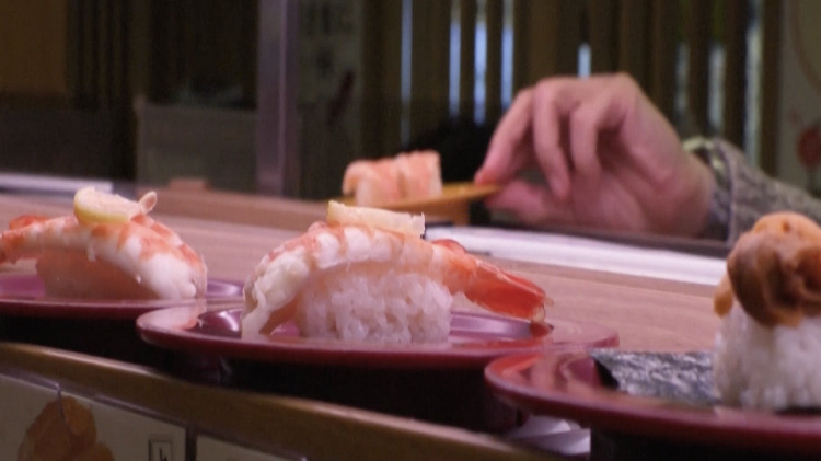 “壽司惡作劇”后 日本最大回轉壽司連鎖店改為點餐制